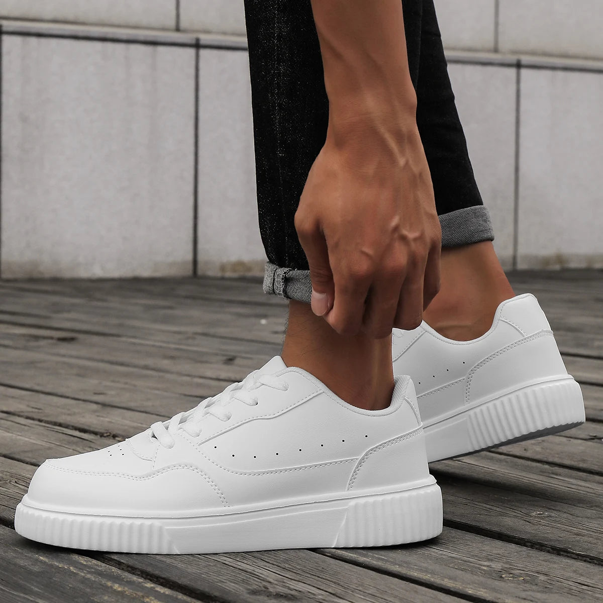 Unisex Black Skateboard Shoes Platform Lightweight Minimalist Sneakers Men Women Sports Shoes Non-slip Casual Men's Skate Shoes