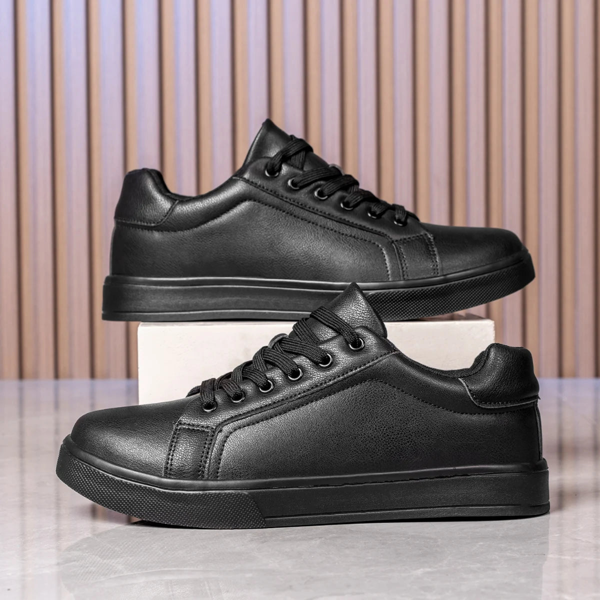Men Shoes Comfortable Casual Skateboard Shoes Men White Black Solid Leisure Sneakers Lightweight Walking Shoes Tenis Masculino