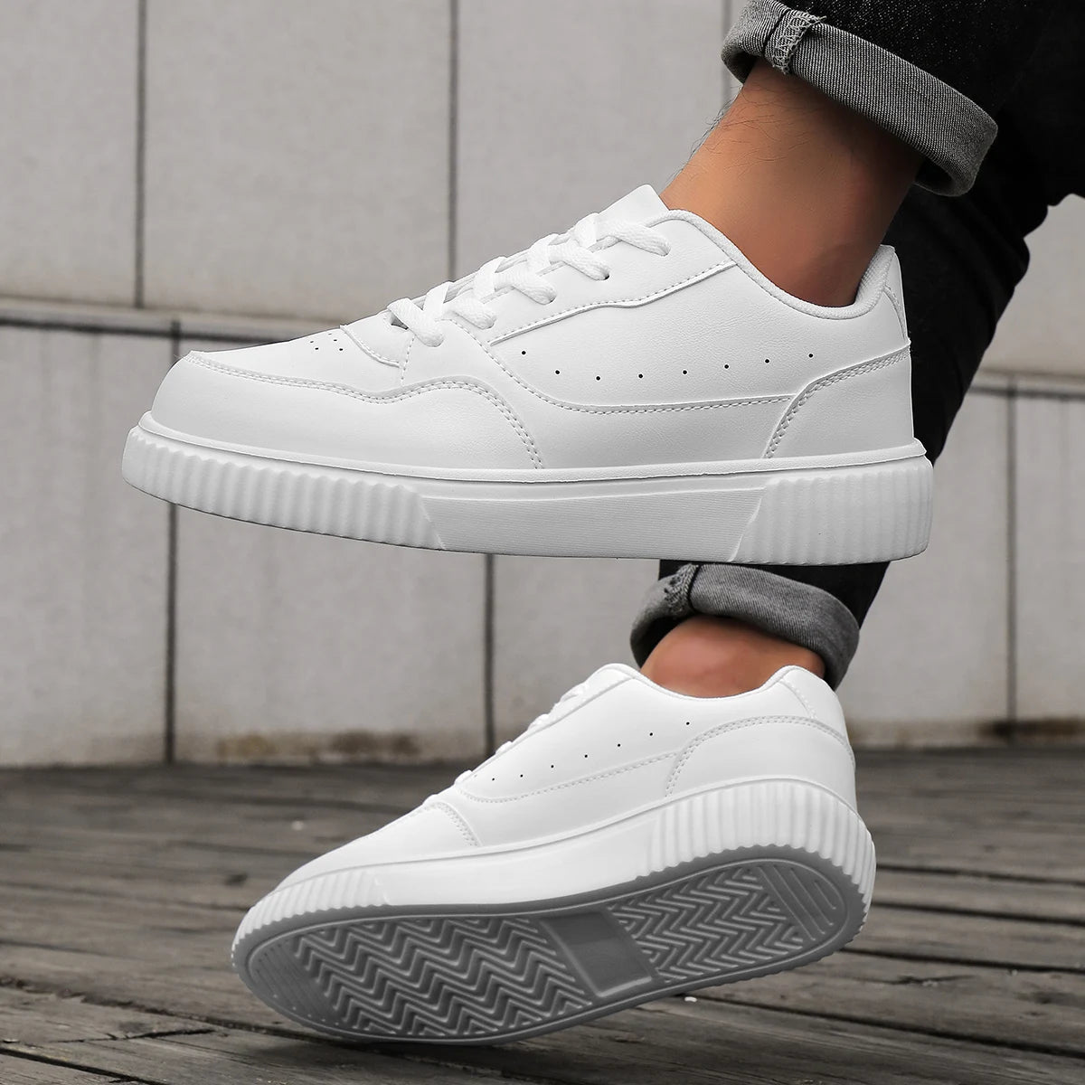 Unisex Black Skateboard Shoes Platform Lightweight Minimalist Sneakers Men Women Sports Shoes Non-slip Casual Men's Skate Shoes