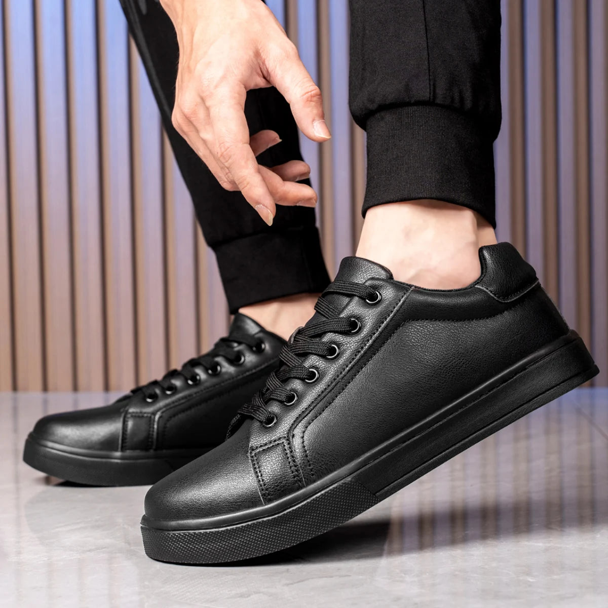 Men Shoes Comfortable Casual Skateboard Shoes Men White Black Solid Leisure Sneakers Lightweight Walking Shoes Tenis Masculino