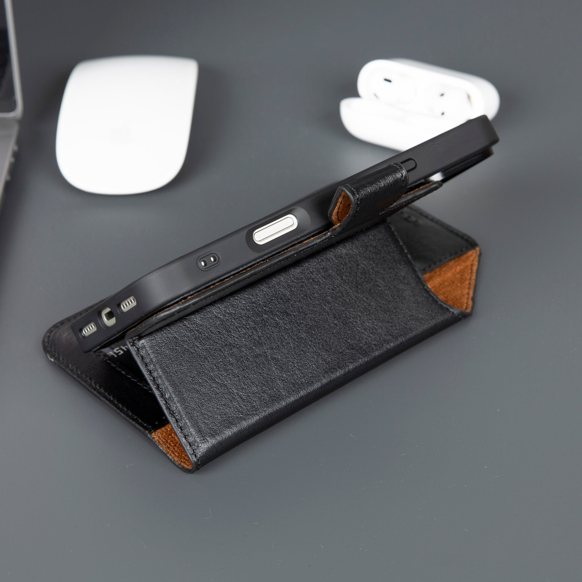 Casper iPhone 17 Air Leather Wallet Case – MagSafe Compatible