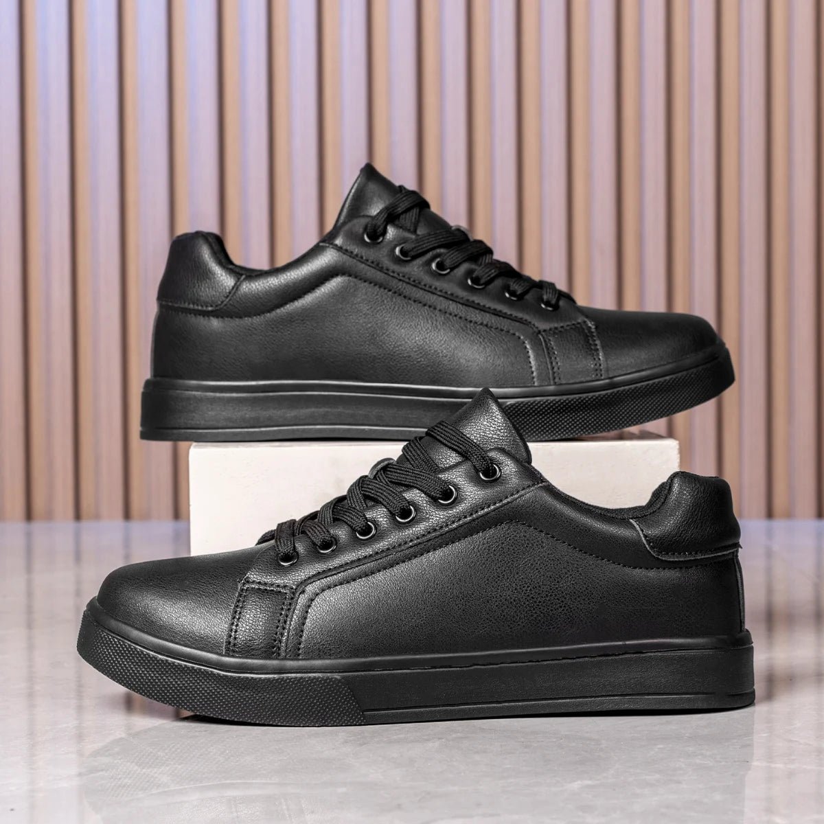 Men Shoes Comfortable Casual Skateboard Shoes Men White Black Solid Leisure Sneakers Lightweight Walking Shoes Tenis Masculino - STAND OUT FLEXSARAH