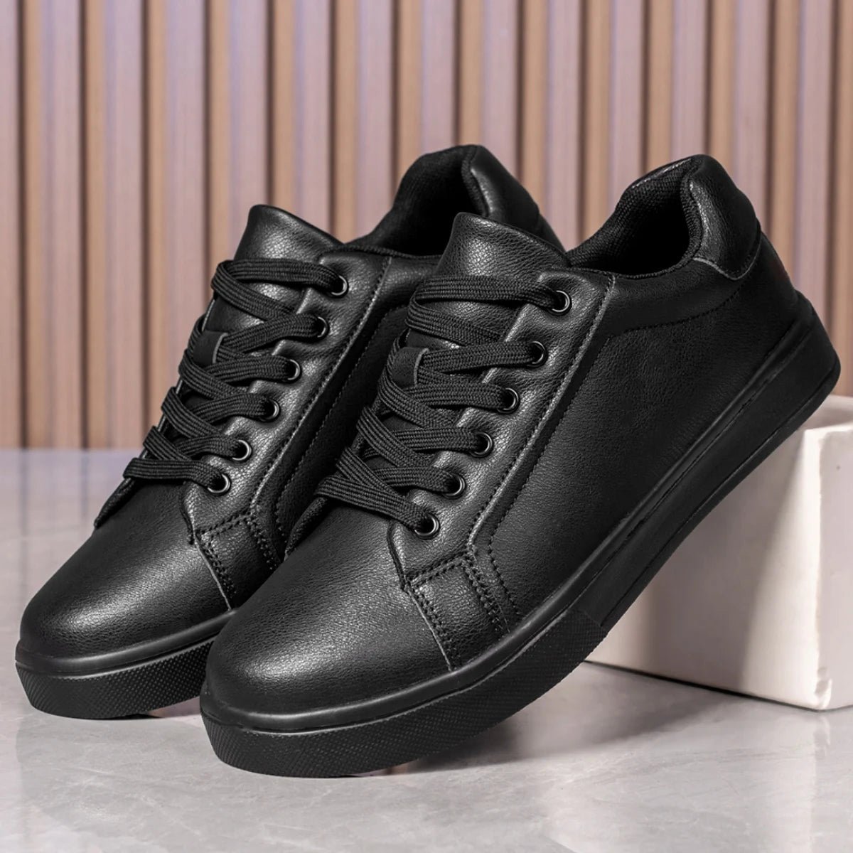 Men Shoes Comfortable Casual Skateboard Shoes Men White Black Solid Leisure Sneakers Lightweight Walking Shoes Tenis Masculino - STAND OUT FLEXSARAH
