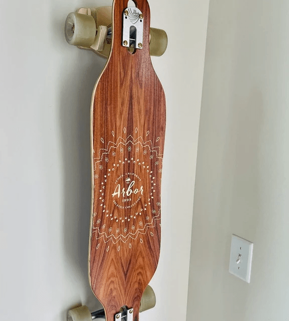 THE ELEVATOR skateboard & longboard wall rack - STAND OUT FLEXSARAH