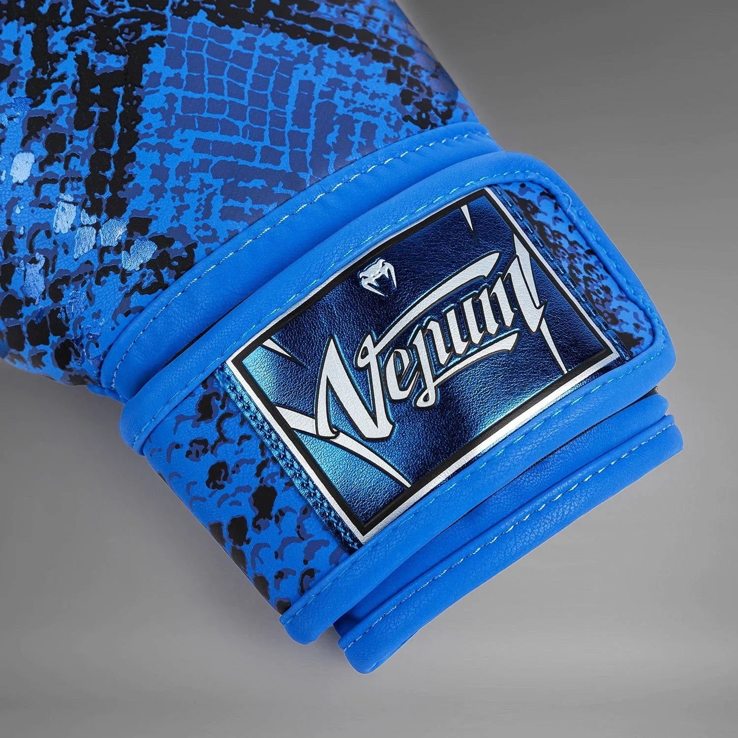 Venum Amazonia Boxing Gloves - STAND OUT FLEXSARAH