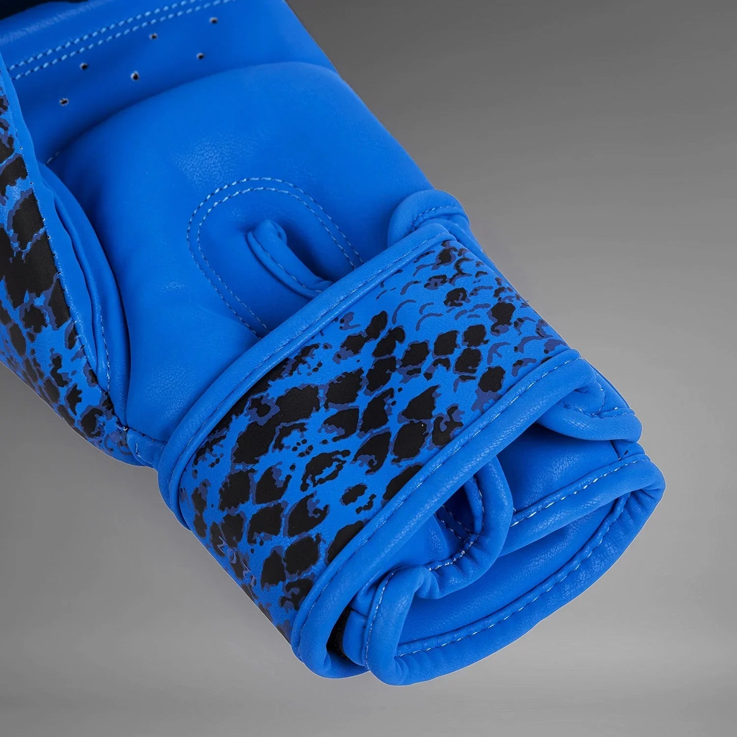 Venum Amazonia Boxing Gloves - STAND OUT FLEXSARAH