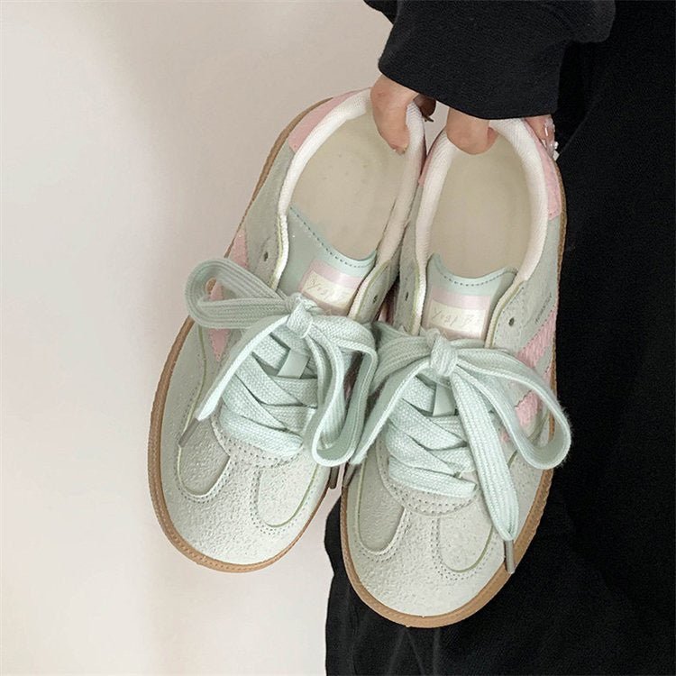 Women's Retro White Sneakers - Casual Sports Shoes with Thick Sole - STAND OUT FLEXSARAH